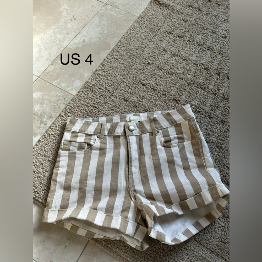 Striped shorts. US 4